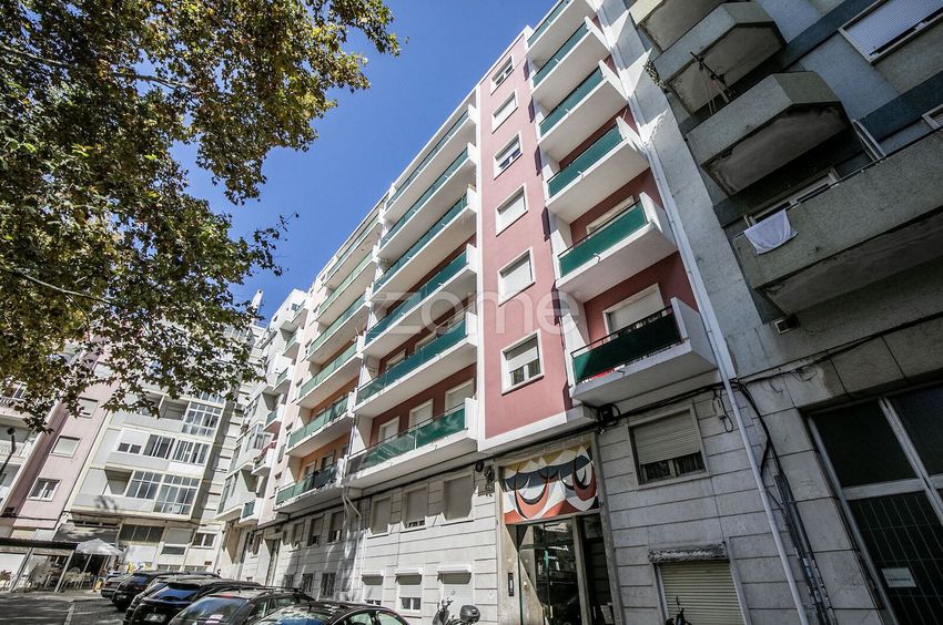 Imagem Fachada de apartamento t2 em Praça Aires de Ornelas, 8 a