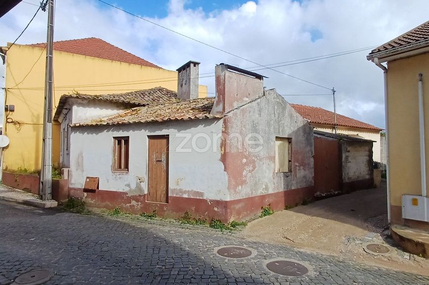 Imagem Detalhes de  moradia geminada em Rua Actor Álvaro, 1