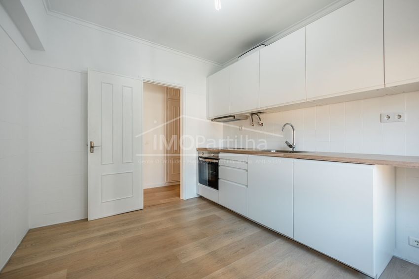 Imagem Cozinha de apartamento t2 em Praceta Henrique Pousão