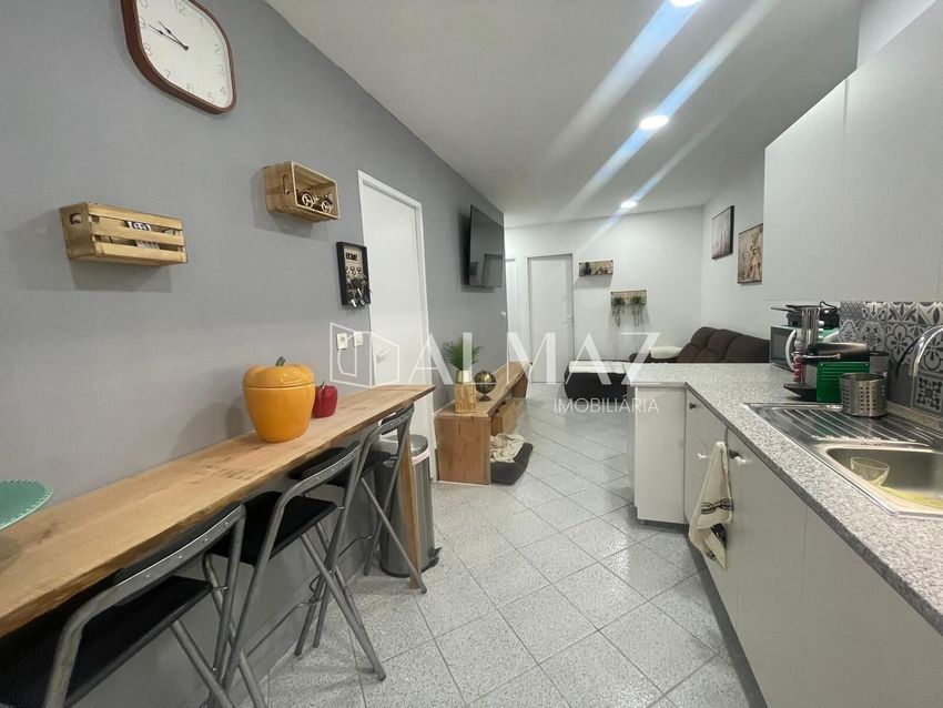 Imagem Cozinha de apartamento t2 em Rua Arqueólogo Mário Cardoso