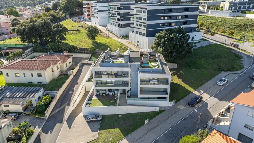 Imagem Piscina de apartamento t3 em Travessa Dom Jorge Ferreira da Costa Ortiga