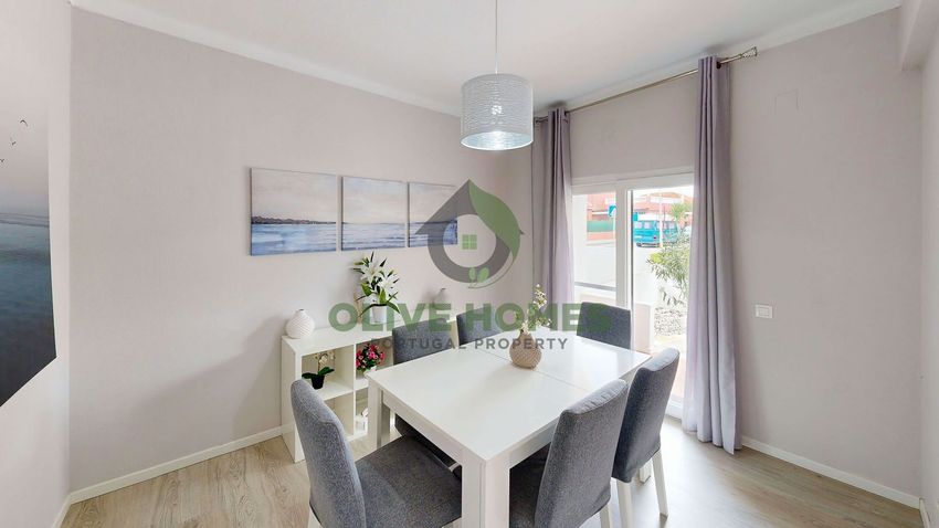 Imagem Sala de estar de  casa ou moradia em Rua Sargento Arlindo Viegas