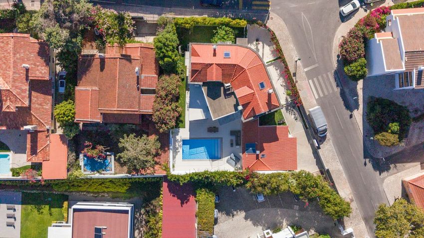 Imagem Piscina de  moradia independente em Avenida Emídio Navarro