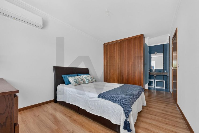 Imagem Quarto de  casa ou moradia em Rua do Povo, 24