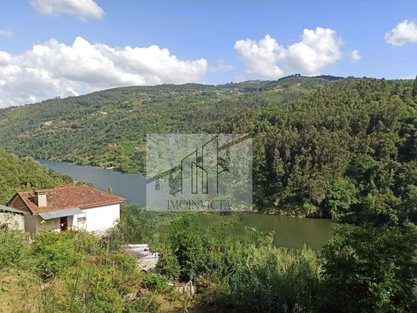 Imagem Fachada de  quinta em Sande e São Lourenço