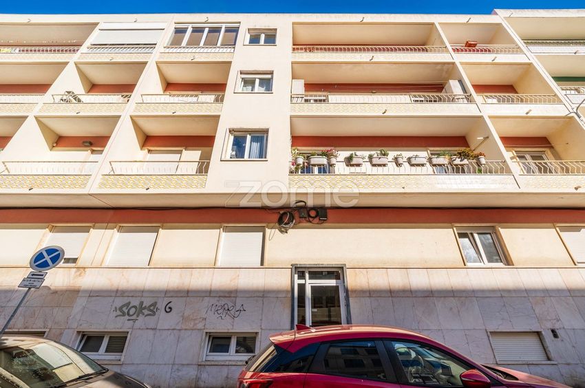 Imagem Fachada de apartamento t2 em Rua José Bento Costa, 11