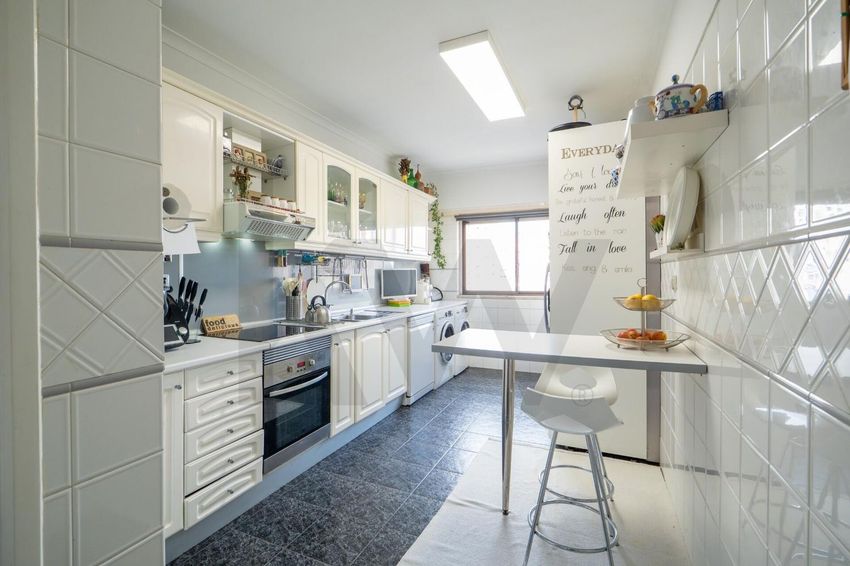 Imagem Cozinha de apartamento t2 em Impasse Cidade de Vitória s/n
