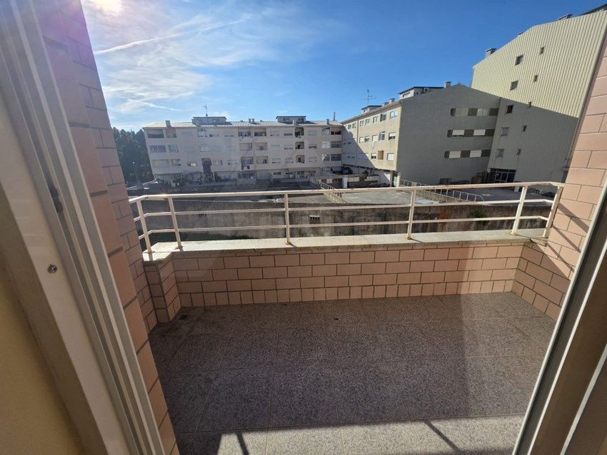 Imagem Varanda de apartamento t2 em Praça do Bocage