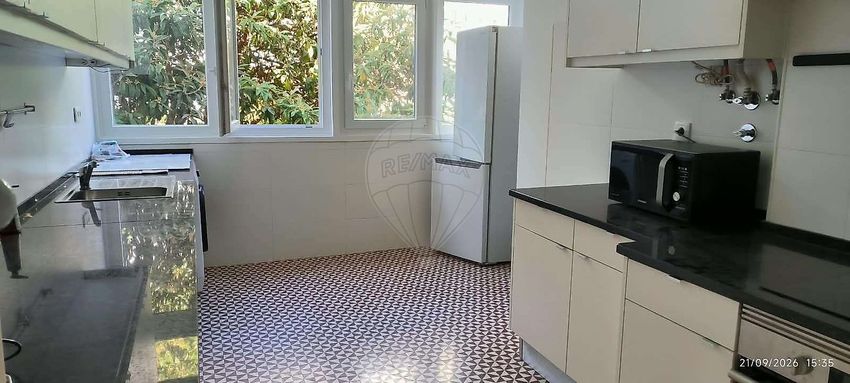 Imagem Cozinha de apartamento t2 em Rua Diogo Bernardes