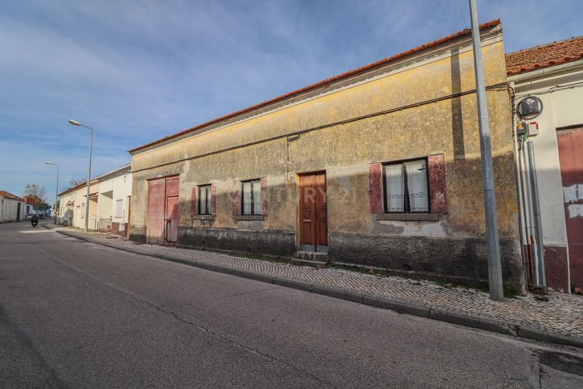 Imagem Fachada de  moradia independente em Beco da Rua da Figueira da Foz, 26