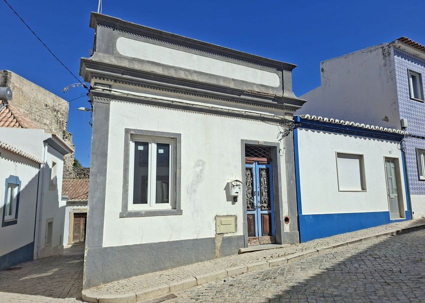 Imagem Fachada de  moradia geminada em Rua das Olarias