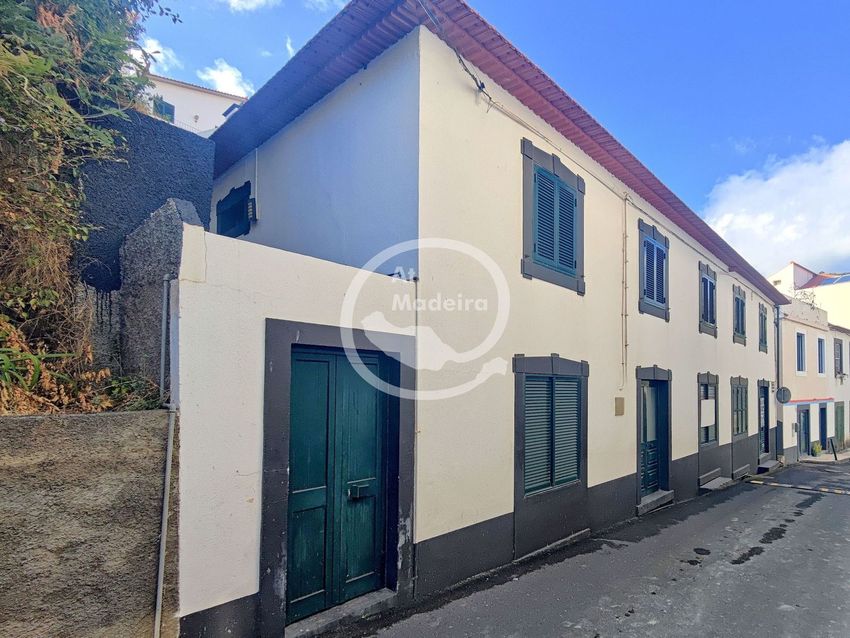 Imagem Fachada de  casa ou moradia em Santa Cruz