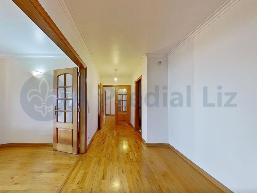 Imagem Corredor de apartamento t4 em Rua Marquês de Fronteira