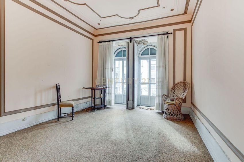 Imagem Sala de estar de apartamento t7 em Rua Morais Soares, 78