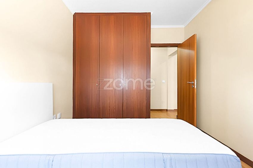 Imagem Quarto de apartamento t3 em Travessa Cortes, 183
