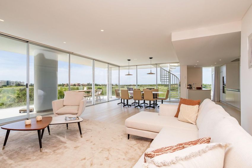 Imagem Sala de estar de penthouse em Rua das Pimenteiras s/n