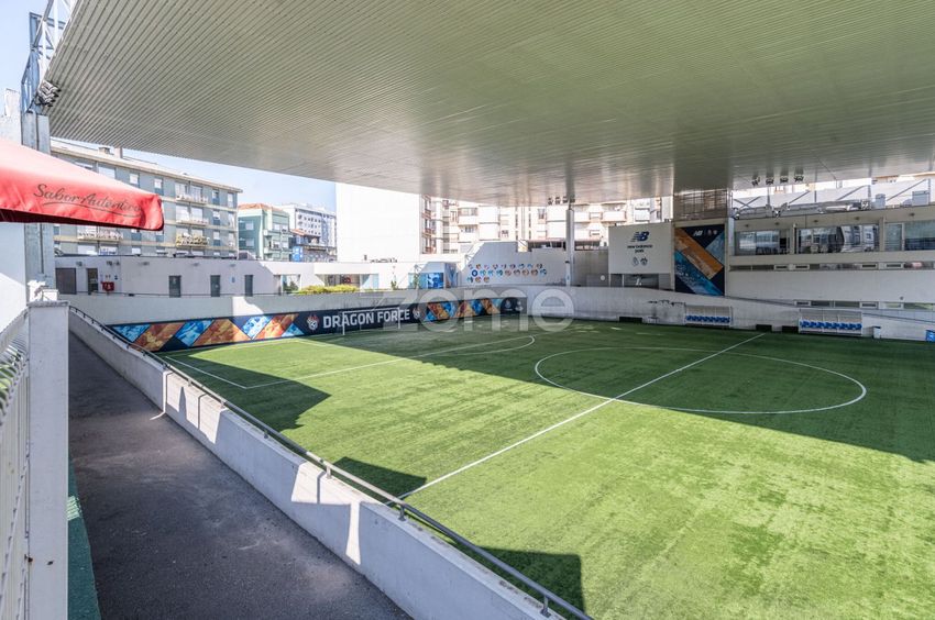 Imagem Detalhes de espaço comercial em Rua da Constituição, 828