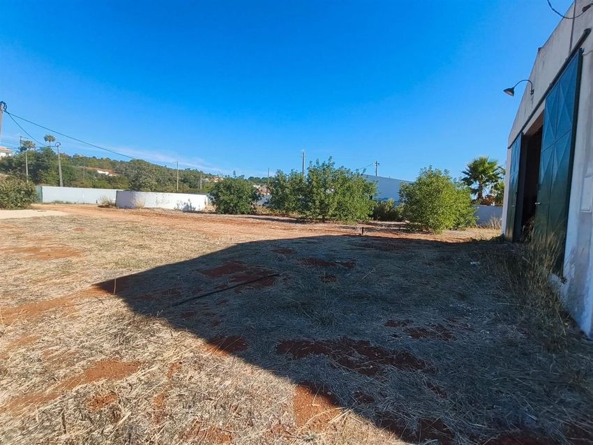 Imagem Fachada de armazém em N269, 523 g