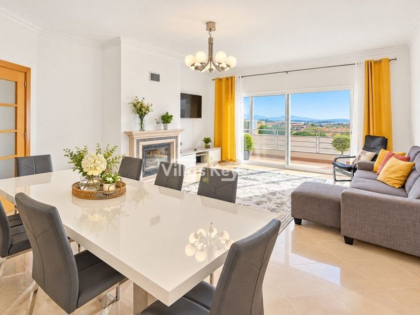 Imagem Sala de estar de apartamento t3 em Rua Abel Figueiredo Luis