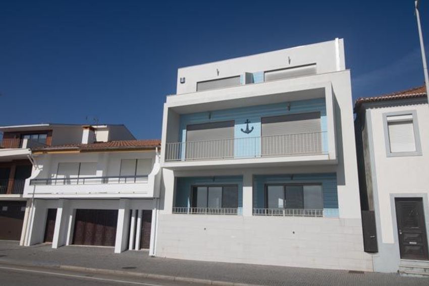 Imagem Vistas de apartamento t2 em Avenida Hintze Ribeiro, 1
