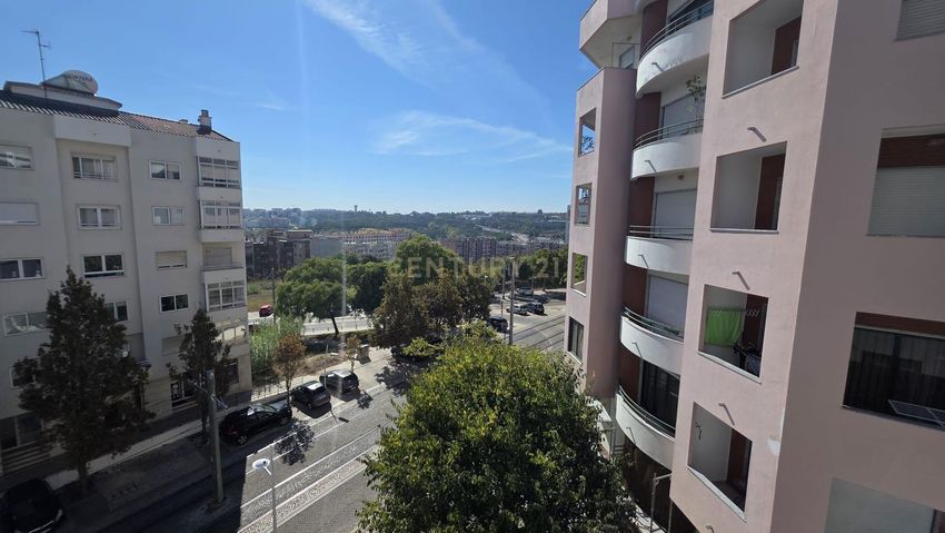 Imagem de apartamento t3 em Largo Costa Pinto, 11