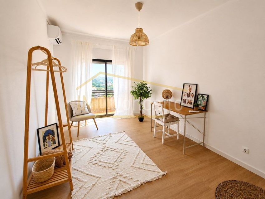 Imagem Sala de estar de apartamento t2 em Ladeira da Enfermaria Militar, 2