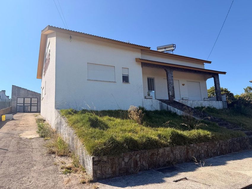 Imagem Fachada de  moradia independente em Rua de Luso