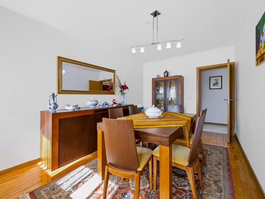 Imagem Sala de estar de apartamento t4 em Encosta do Sol