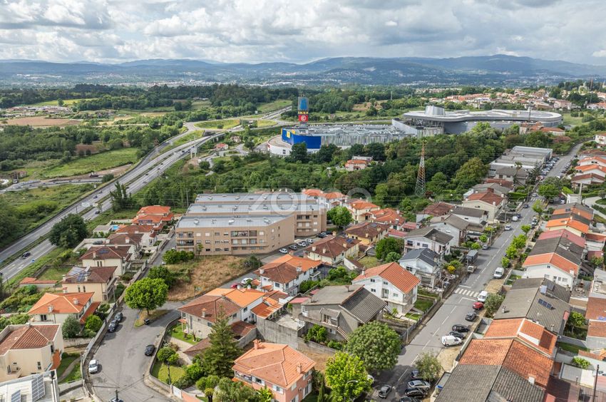 Imagem Vistas de terreno em Avenida Valério Pinto de Sá