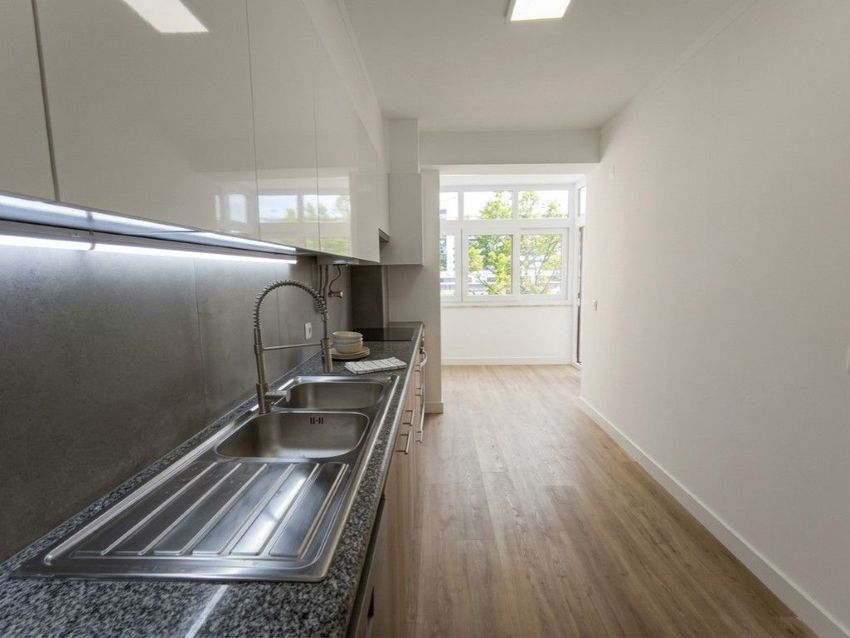 Imagem Cozinha de apartamento t3 em Estrada da Luz
