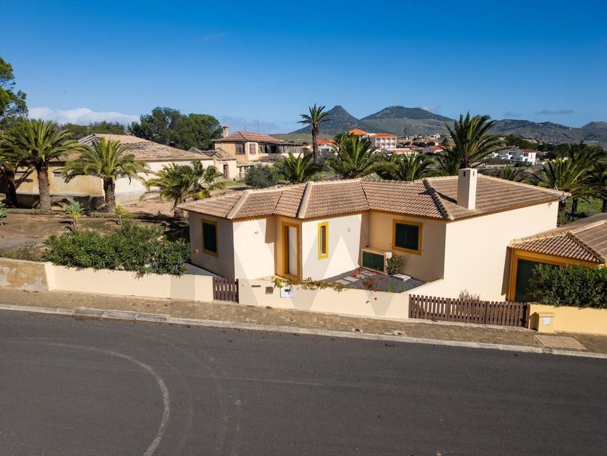 Imagem Fachada de  moradia independente em Porto Santo