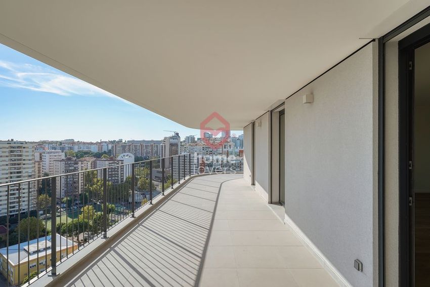 Imagem Terraço de apartamento t4 em Rua Amadeu de Sousa Cardoso