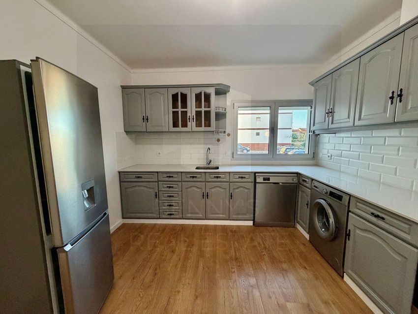 Imagem Cozinha de apartamento t3 em Urbanização do Portuguinho, 6