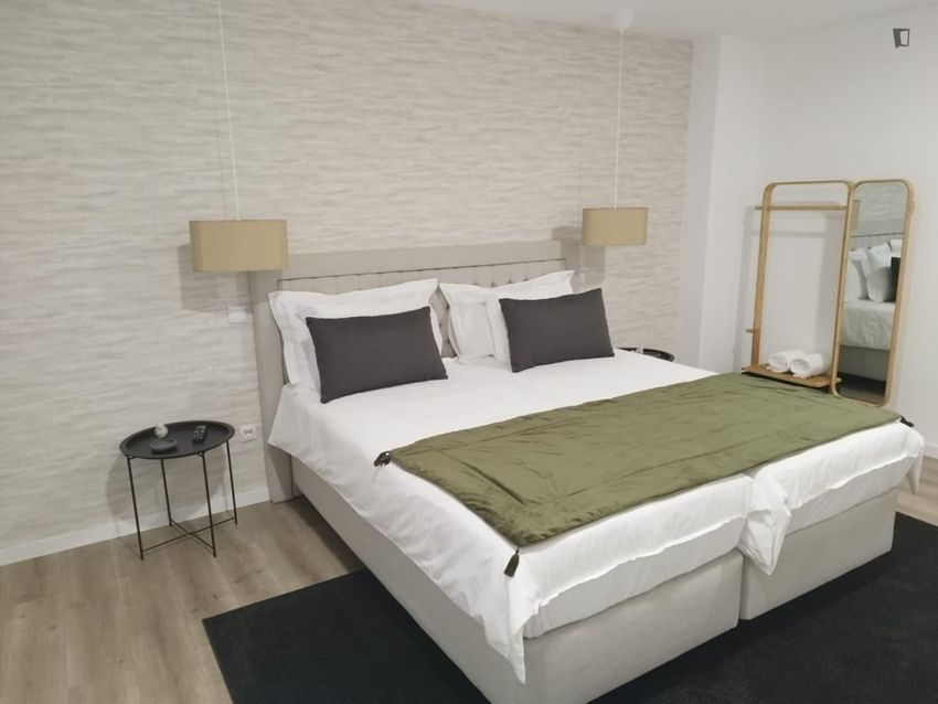 Imagem Quarto de apartamento t2 em Avenida Fernão de Magalhães