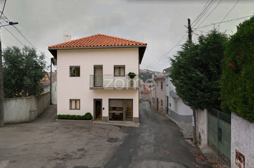 Зображення Фасад,  окремий будинок чи котедж, Rua Doutor Joaquim Moura Relvas, 241