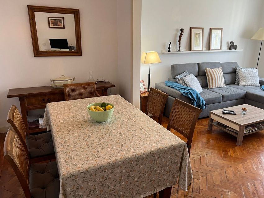 Imagem Sala de estar de quarto em Rua Actor Nascimento Fernandes, 63