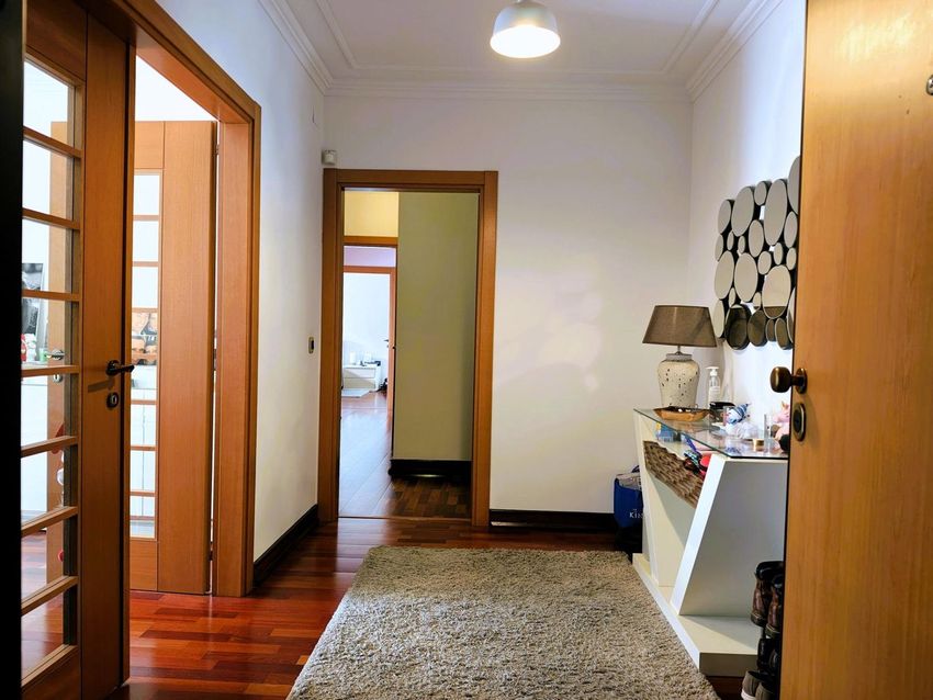 Imagem Hall de apartamento t2 em Santo António dos Cavaleiros e Frielas