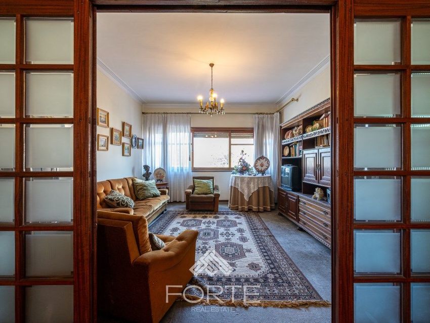 Imagem Sala de estar de  moradia em banda em Rua Doutor António Luís Gomes