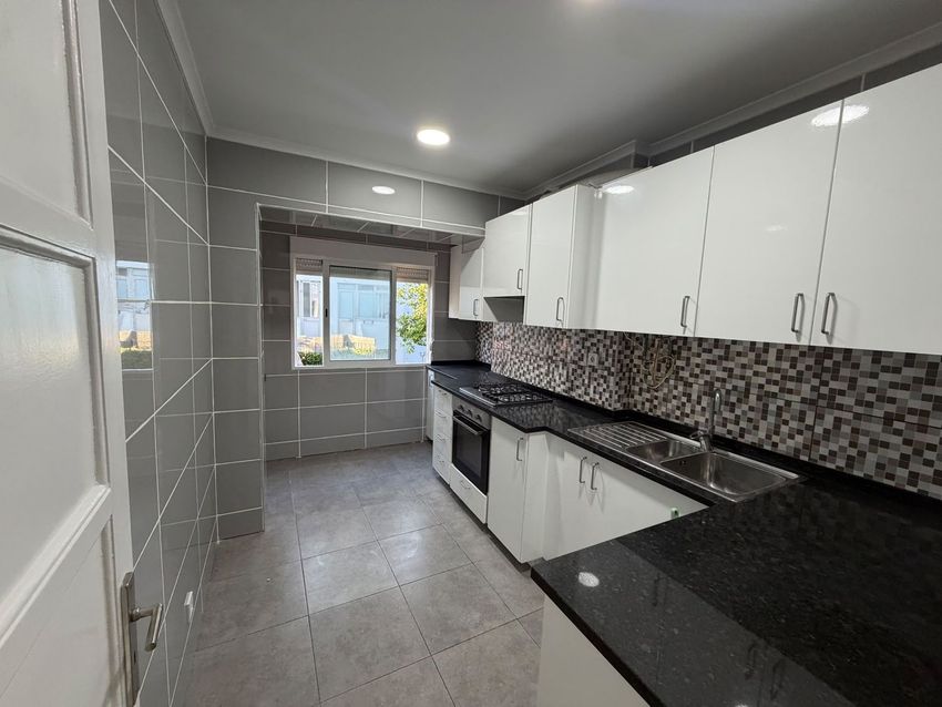 Imagem Cozinha de apartamento t2 em Rua 9 de Abril