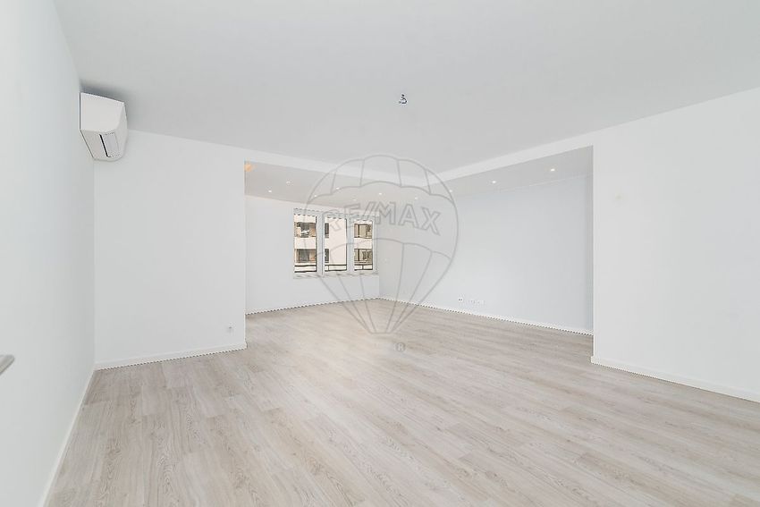 Imagem Divisão de apartamento t2 em Rua Sol Nascente