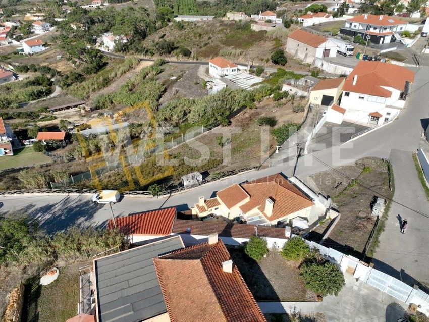 Imagem Piscina de terreno em Santo Isidoro