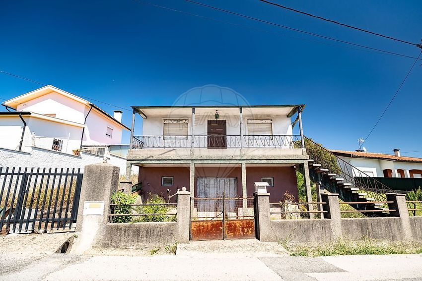 Imagem Fachada de  moradia independente em Rua Principal de Mogofores