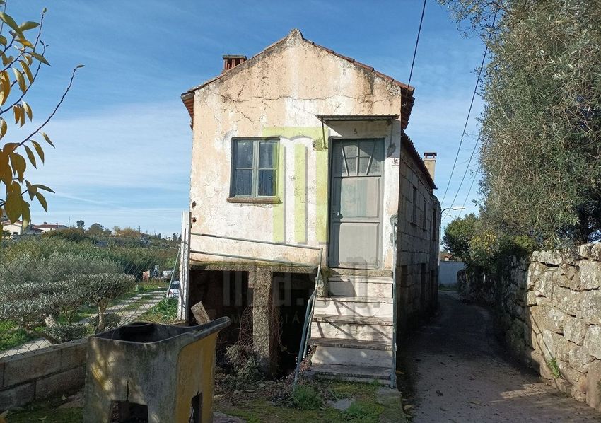 Imagem Fachada de  moradia independente em Vendas de Gavinhos
