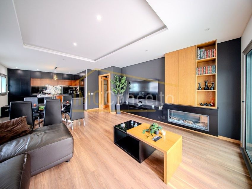 Imagem Sala de estar de apartamento t3 em Rua Fonte Nova