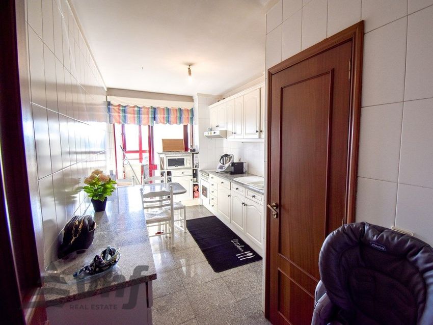 Imagem Cozinha de apartamento t2 em Vilar do Paraíso - Junqueira - São Caetano