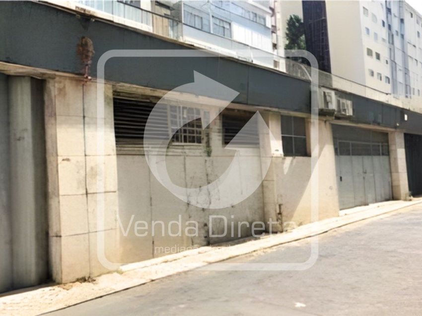 Imagem Vistas de garagem em Rua Mariano Pina, 13
