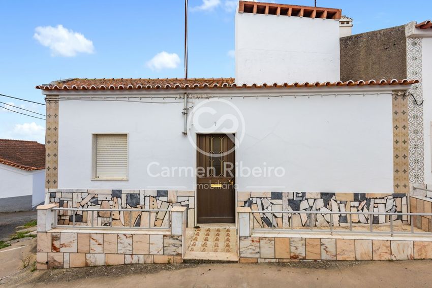 Imagem Fachada de  moradia geminada em São Bento do Cortiço