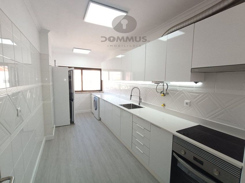 Imagem Cozinha de apartamento t2 em Avenida do Brasil