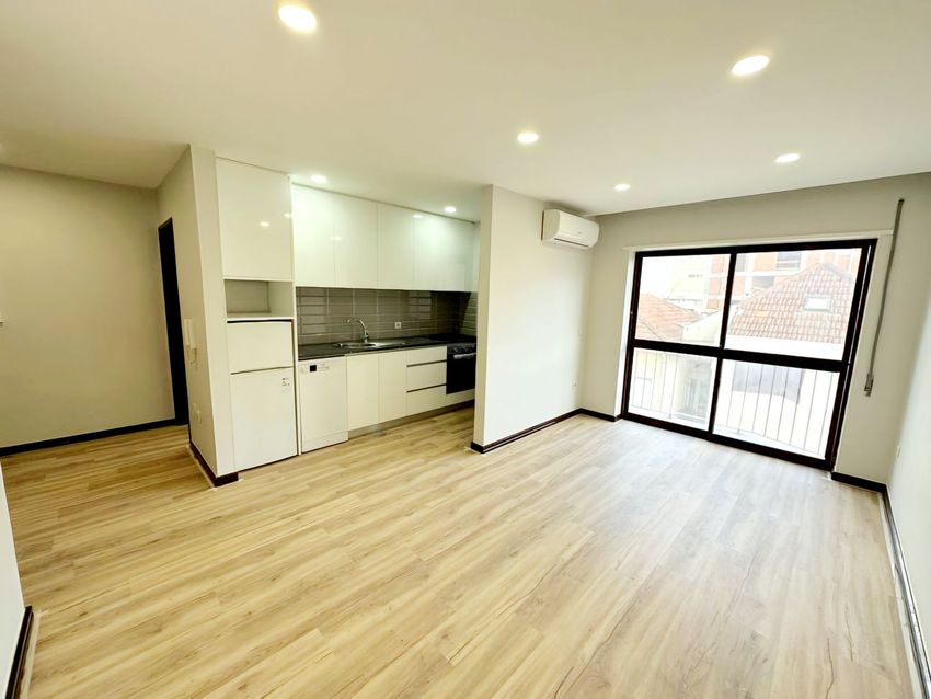 Imagem Divisão de apartamento t1 em Rua de Costa Cabral, 2719