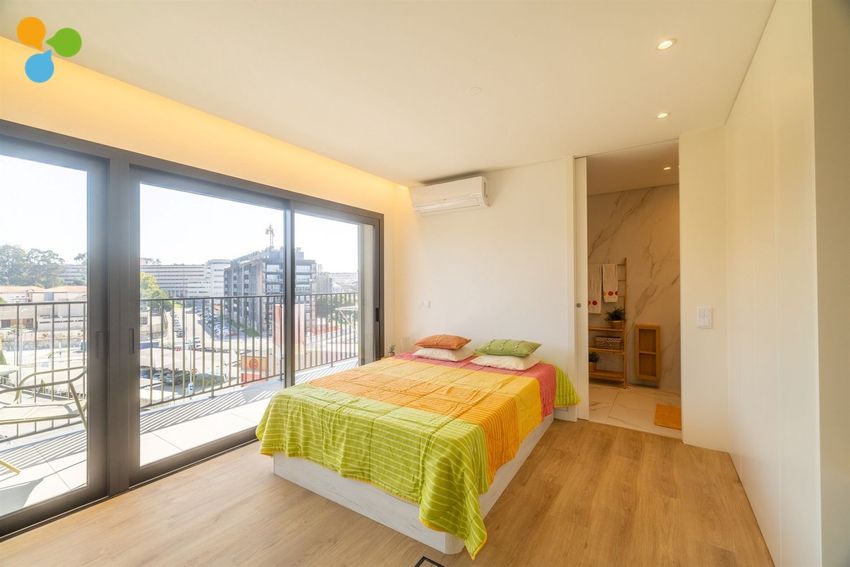 Imagem Quarto de apartamento t0 em Rua Henrique de Sousa Reis, 127